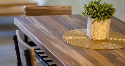 Gorgeous Guesthouse Near Amazing Downtown