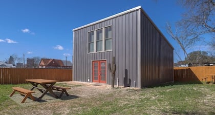 Gorgeous Guesthouse Near Amazing Downtown