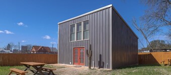 Gorgeous Guesthouse Near Amazing Downtown