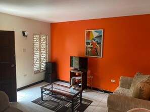 シングルルーム | リビング エリア | 薄型テレビ