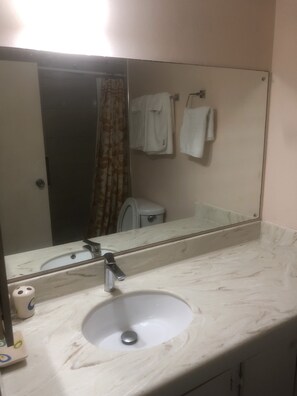 A bathroom with a marble sink, a mirror, and a toilet. - Finest Accommodation Renfrew Place  (Kingston)