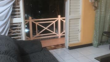 Single Room | Living area