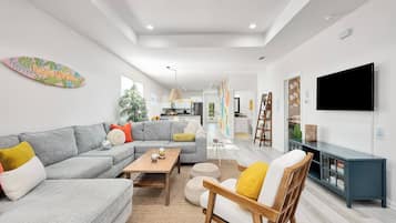 Smart TV, futbolito y libros