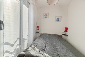 1 bedroom, iron/ironing board, free WiFi