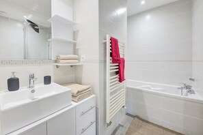 Combined shower/bathtub, hair dryer, towels, toilet paper