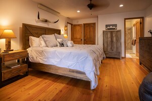 House (3 Bedrooms) | 3 bedrooms, iron/ironing board, travel crib, bed sheets