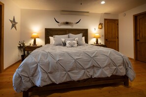 House (3 Bedrooms) | 3 bedrooms, iron/ironing board, travel crib, bed sheets - Alpine Highmark (Alpine)