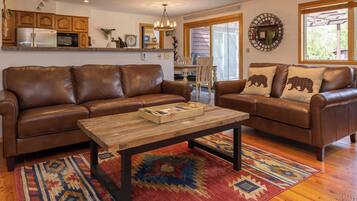 House (3 Bedrooms) | Living area