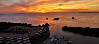 The CHART ROOM -with off the chart views!!