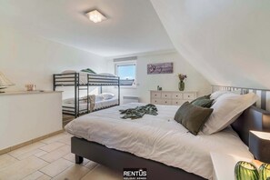 4 Schlafzimmer, Schreibtisch, WLAN, Bettwäsche