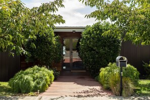 Exterior detail - River Haven - serene, spacious with river views (Riverside)