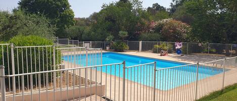 حمّام سباحة خارجي