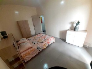 2 bedrooms, bed sheets - Secure, quiet accommodation (KEUR MASSAR)