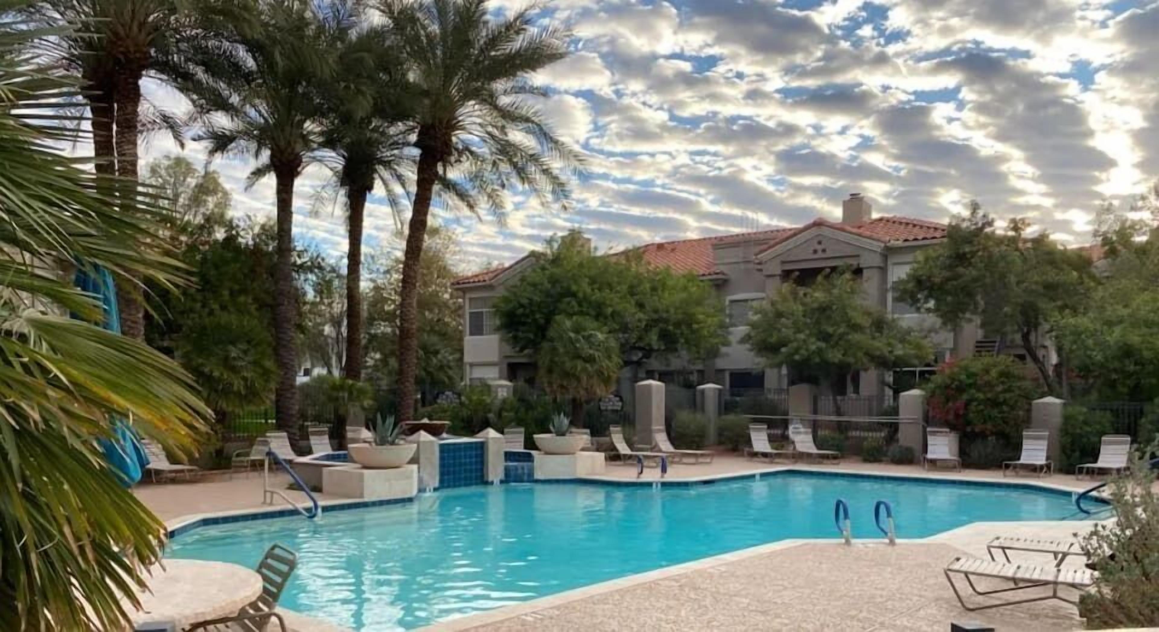 Luxury Condo, Beautiful Amenities, Pool, Hot Tub