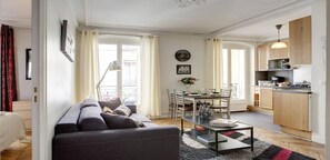 Smart TV, DVD player - LOCATED IN A VIBRANT AREA ,TRENDY RESTAURANTS & LOCAL BOUTIQUES - RUE BEAUREGARD (Paris)