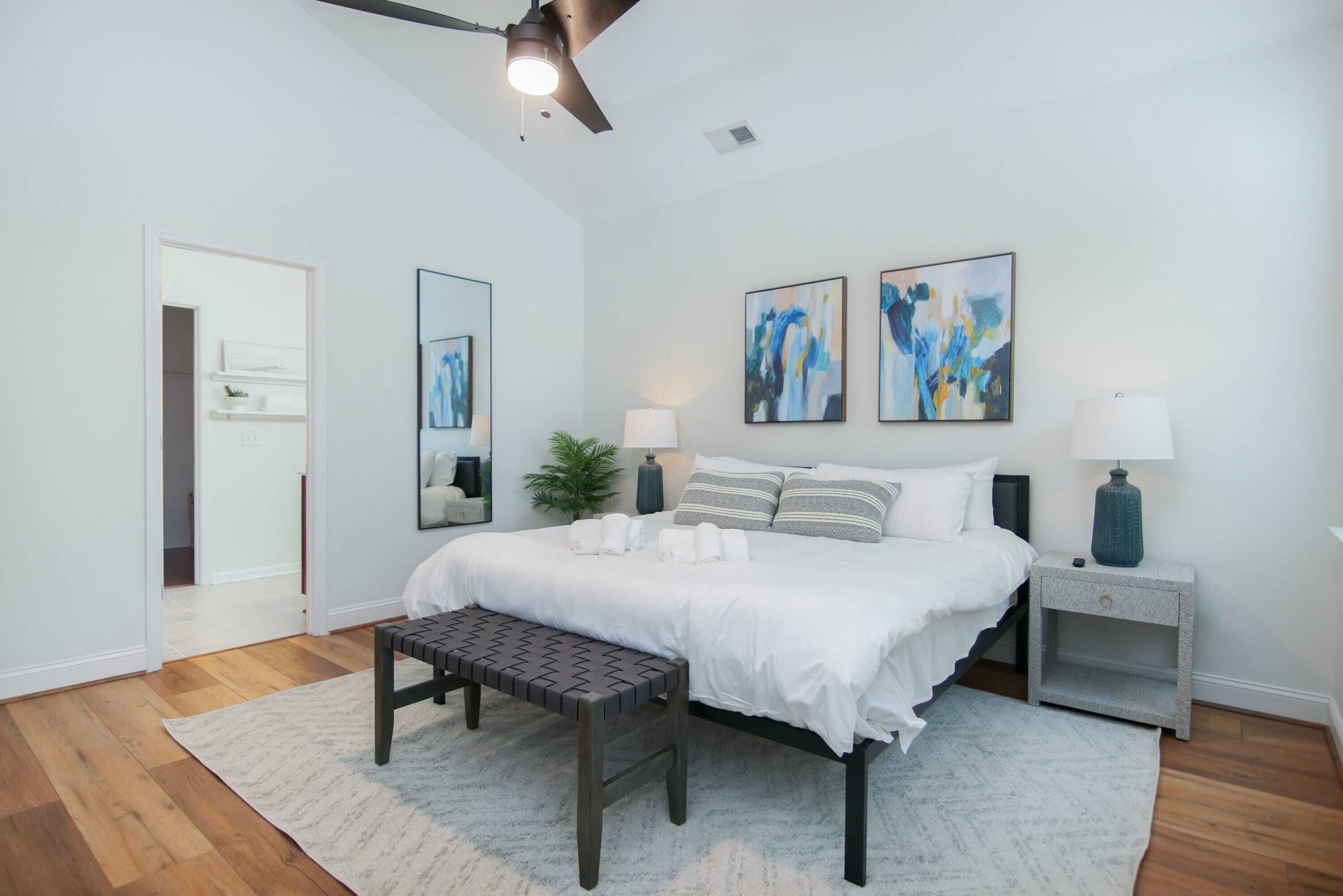 4 bedrooms, desk, iron/ironing board, travel crib