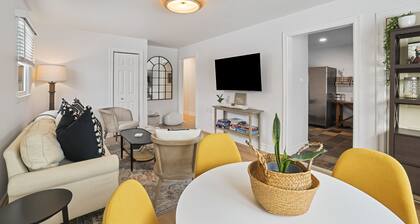 Leesburg Hideaway- King Bed + Private Backyard