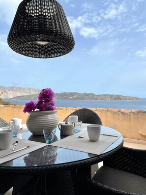 Outdoor dining - Punta Est - 2BR ALLORO Sea View & Relax (Capo Coda Cavallo)