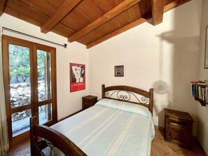 3 chambres, fer et planche à repasser, Wi-Fi, draps fournis
