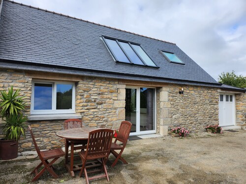 Small renovated stone house 5 minutes from the beach