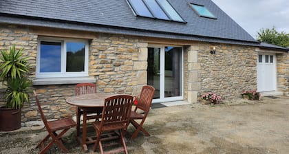 Small renovated stone house 5 minutes from the beach