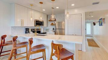 Coffee/tea maker, fridge, microwave, oven