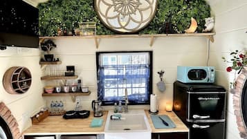 Fridge, microwave, stovetop, coffee/tea maker