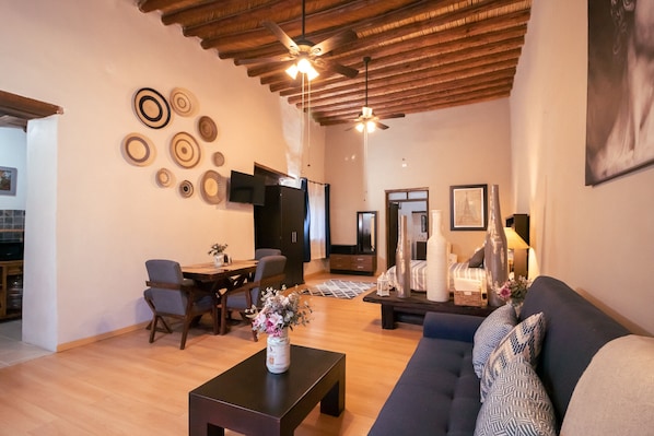 Deluxe Apartment | 1 bedroom, iron/ironing board - Moonlight Loft (Parras)