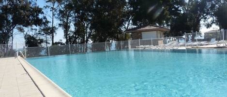 Piscina all'aperto, una piscina riscaldata