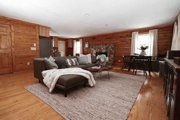 Smart TV, music library, stereo