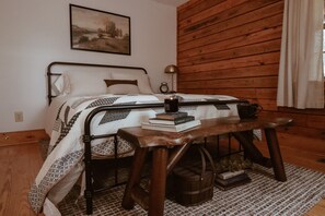 2 bedrooms, in-room safe, desk, WiFi