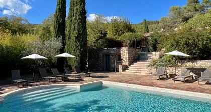 Provencal farmhouse in a domain with tennis and swimming pool
