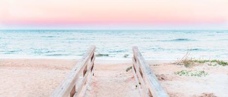 بالقرب من الشاطئ