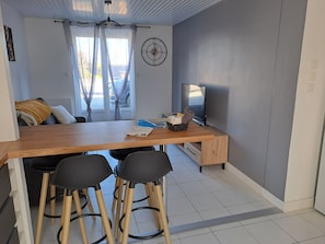 Dining - PRETTY, FULLY-EQUIPPED T2 WITH TERRACE 5 MINUTES' DRIVE FROM THE BEACH (Fouesnant)