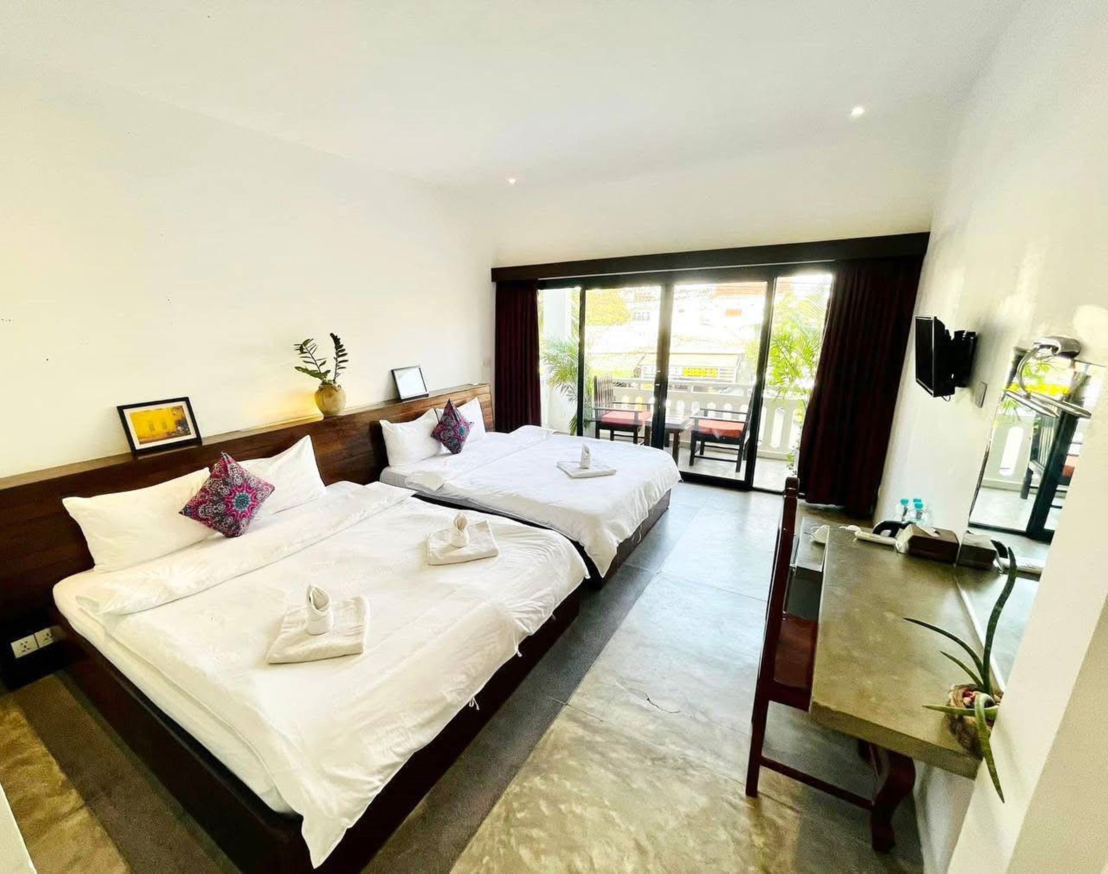 Standard Family Room | Egyptian cotton sheets, premium bedding, desk, laptop workspace