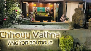 Vista frontal de la propiedad