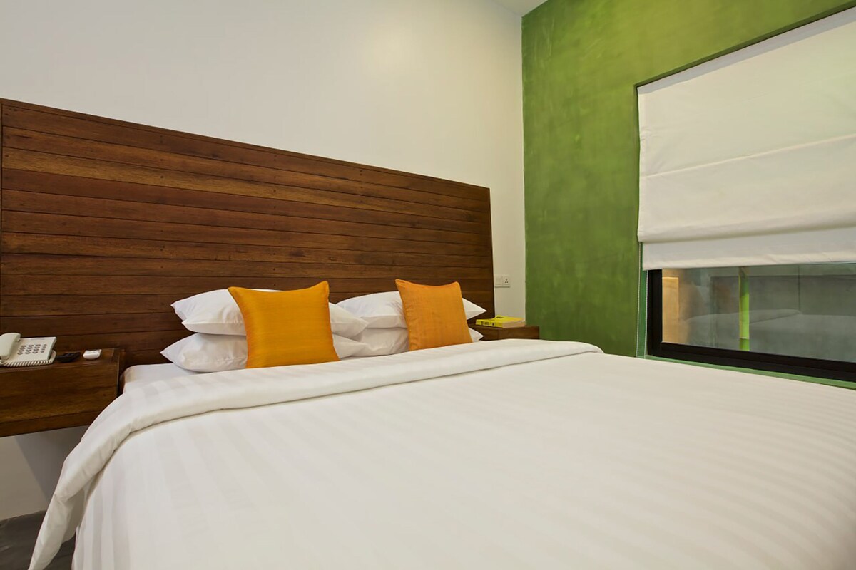 Egyptian cotton sheets, premium bedding, desk, laptop workspace