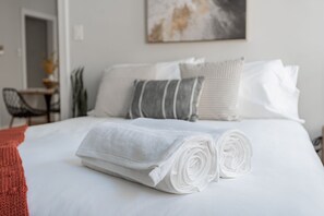 1 غرفة نوم ومكتب ومكواة/لوح كي وواي فاي مجانًا