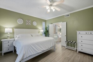 3 bedrooms, desk, iron/ironing board, free WiFi