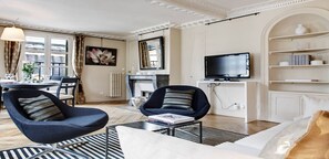 Living area - ON THE WALKING DISTANCE TO LOUVRE,PALAIS ROYAL  & OPERA  - RUE SAINTE ANNE (Paris)