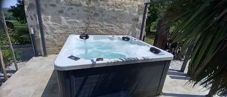 Baignoire à remous extérieure
