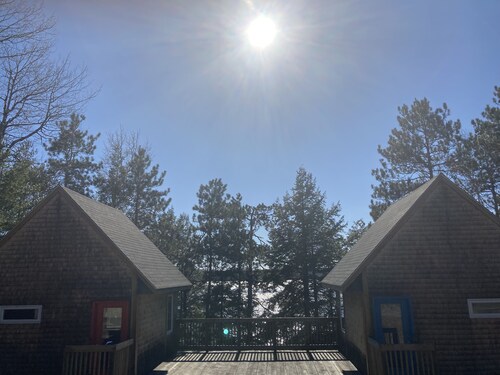 Lakefront Cottage on Round Pond
