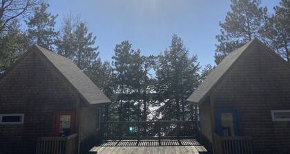 Lakefront Cottage on Round Pond