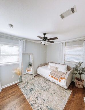 2 多间卧室、熨斗/熨衣板、免费 WiFi、床单