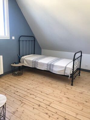5 habitaciones, escritorio, tabla de planchar con plancha y wifi gratis 