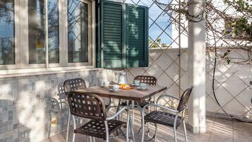 Tempat makan outdoor