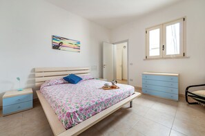 Familjehus - flera sovrum - 2 badrum - mot havet (Kallisti Beach House - sea front) | 4 sovrum, gratis wi-fi och sÀngklÀder