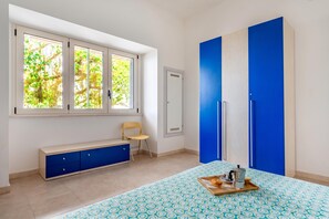 Family House, Multiple Bedrooms, 2 Bathrooms, Sea Facing (Kallisti Beach House - sea front) | Interior