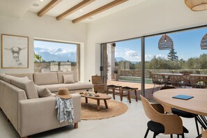 Smart-TV, Bücher, Stereoanlage