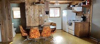 Cozy 3 bedroom cabin on pine lake